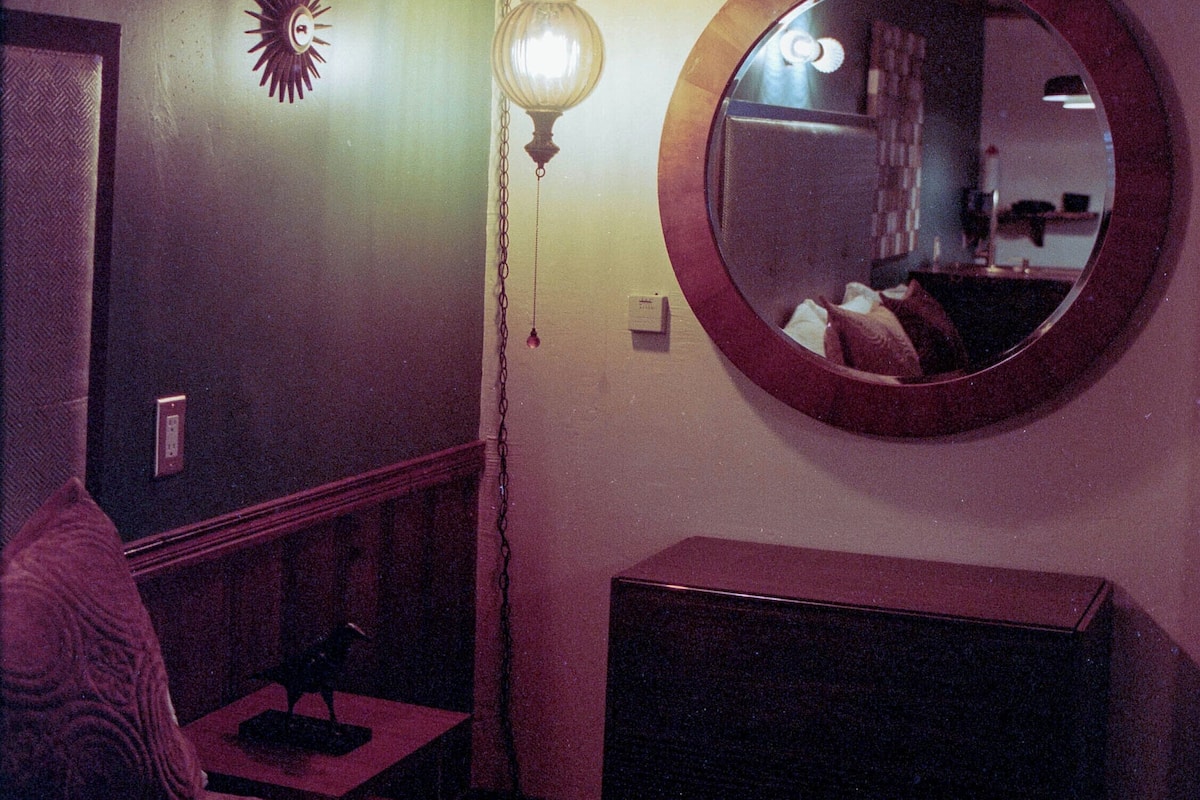 1 habitación, tabla de planchar con plancha, wifi gratis y ropa de cama