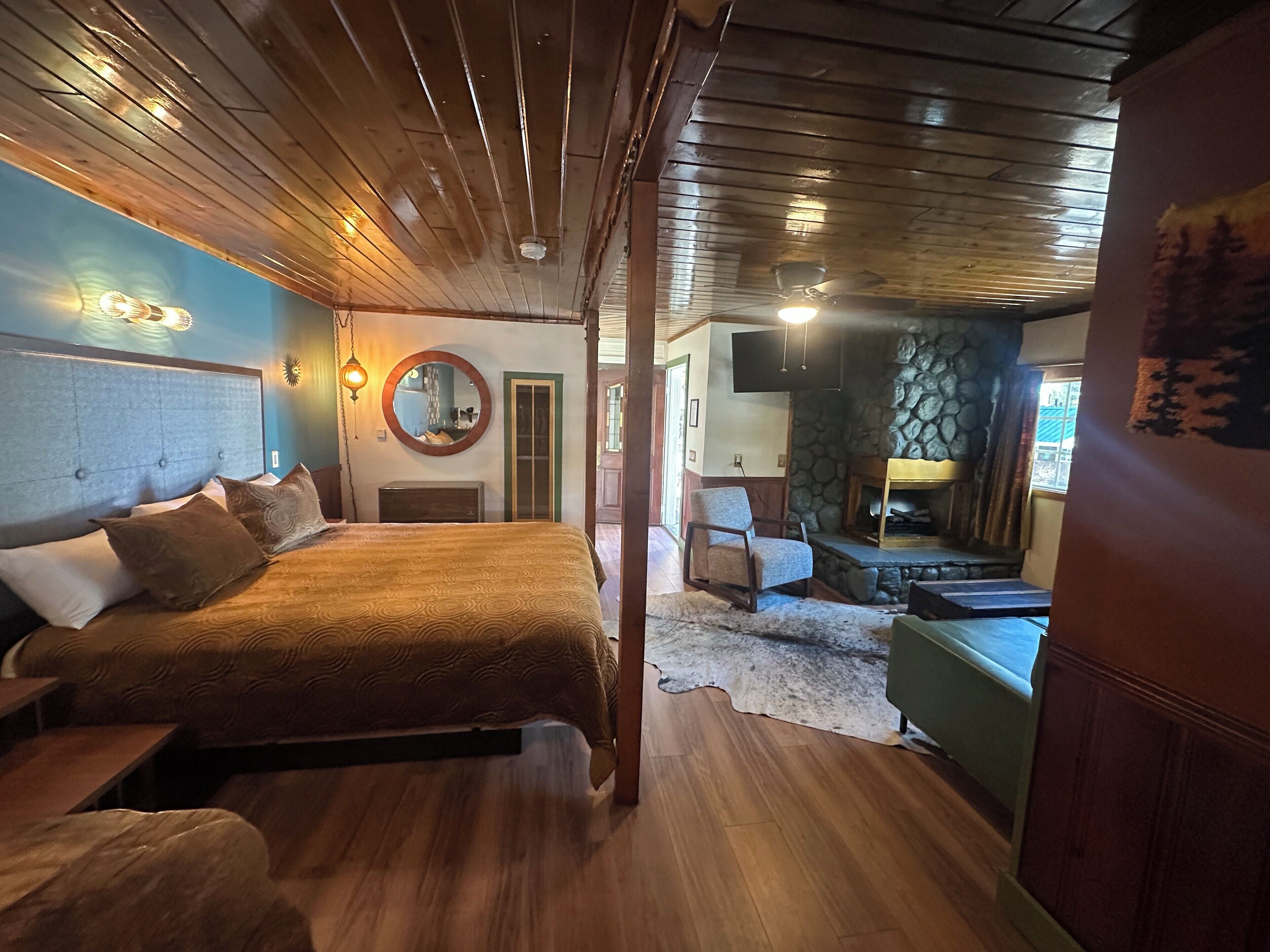 Traditional Cabin | Iron/ironing board, free WiFi, bed sheets, alarm clocks