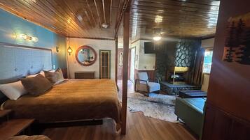 Traditional Cabin | 1 bedroom, iron/ironing board, free WiFi, bed sheets