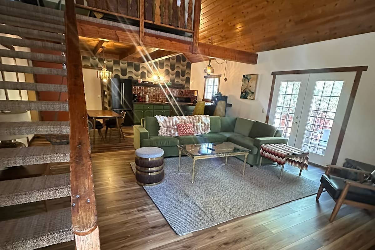 1 habitación, tabla de planchar con plancha, wifi gratis y ropa de cama