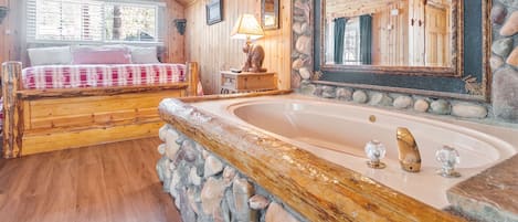 Cabana tradicional | 1 dormitori, planxa i posts de planxar, wifi gratuïta i roba de llit