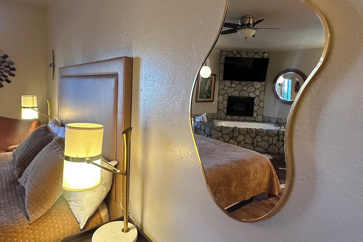 1 habitación, tabla de planchar con plancha, wifi gratis y ropa de cama