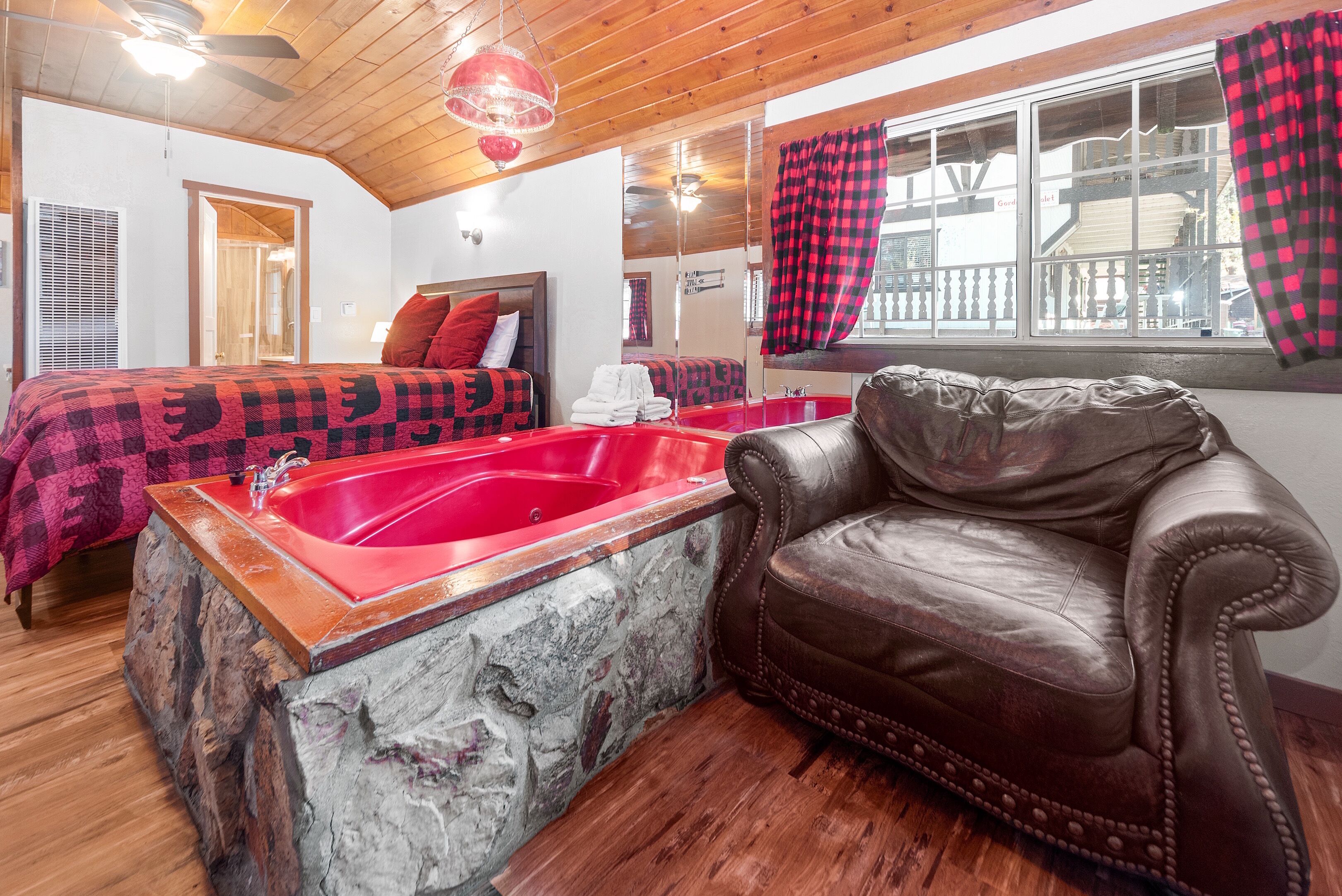 Economy Cabin | Iron/ironing board, free WiFi, bed sheets, alarm clocks