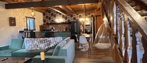 Family Loft | 1 bedroom, iron/ironing board, free WiFi, bed sheets