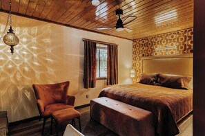 Iron/ironing board, free WiFi, bed sheets, alarm clocks - The Burgundy (Big Bear Lake)