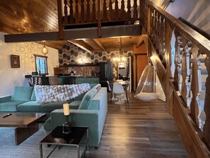 Family Loft | Iron/ironing board, free WiFi, bed sheets, alarm clocks - The Burgundy (Big Bear Lake)