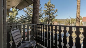 Studio Suite | Hiên