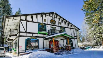 Vista frontal de la propiedad