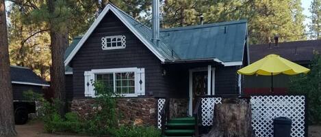 Cabaña tradicional | 1 dormitorio, tabla de planchar con plancha, wifi gratis y ropa de cama