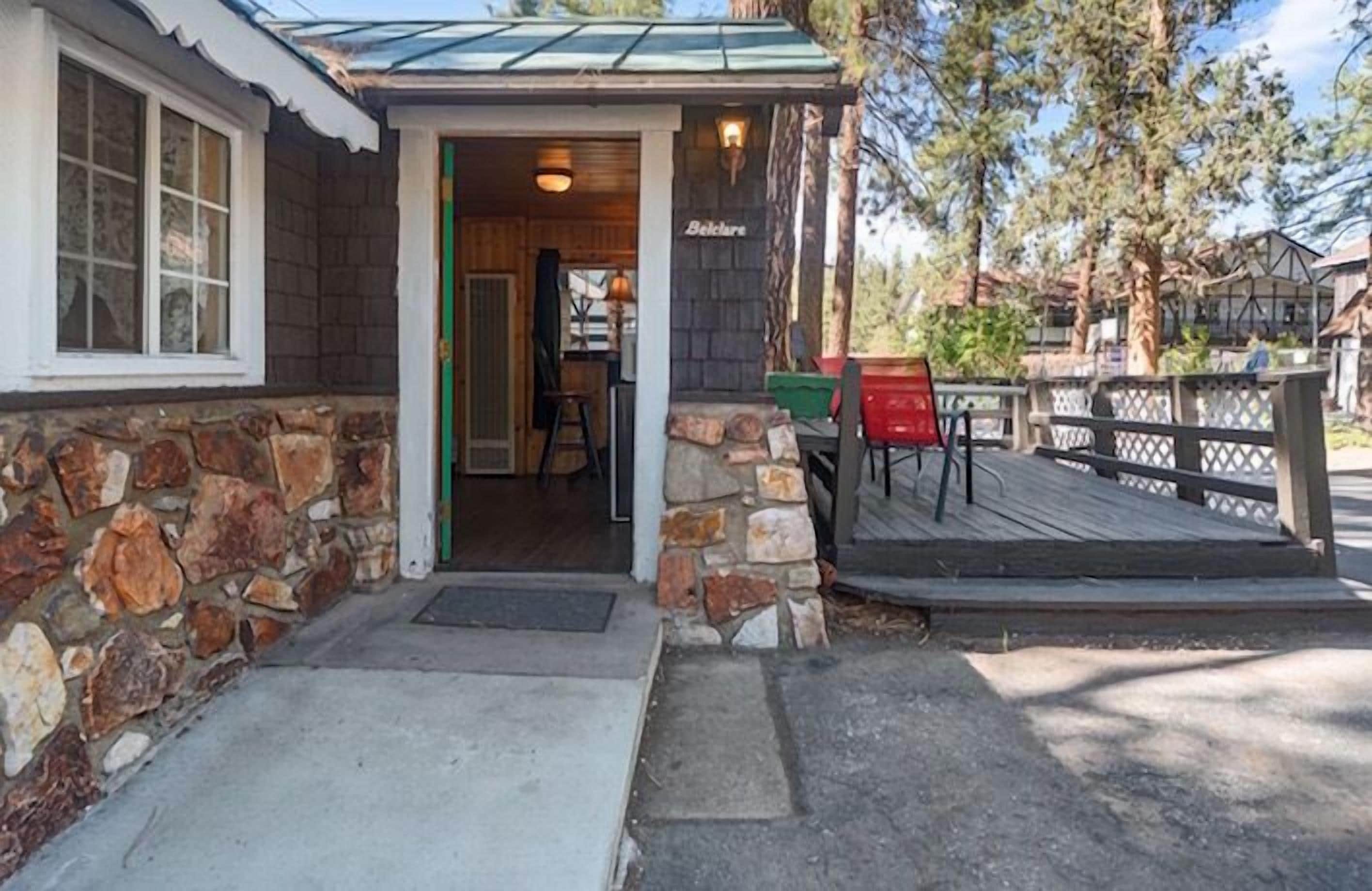 Cabaña tradicional | Tabla de planchar con plancha, wifi gratis, ropa de cama y despertador 