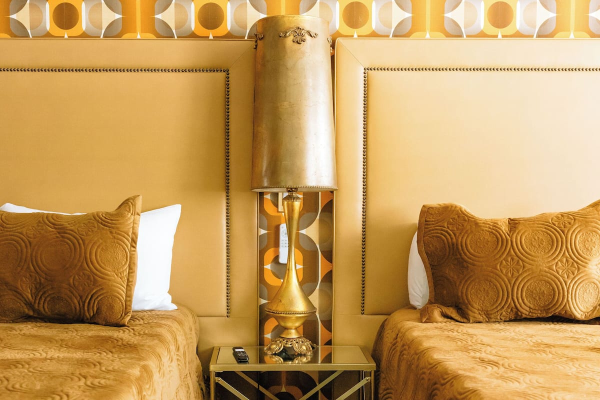 Habitación doble | 1 dormitorio, tabla de planchar con plancha, wifi gratis y ropa de cama