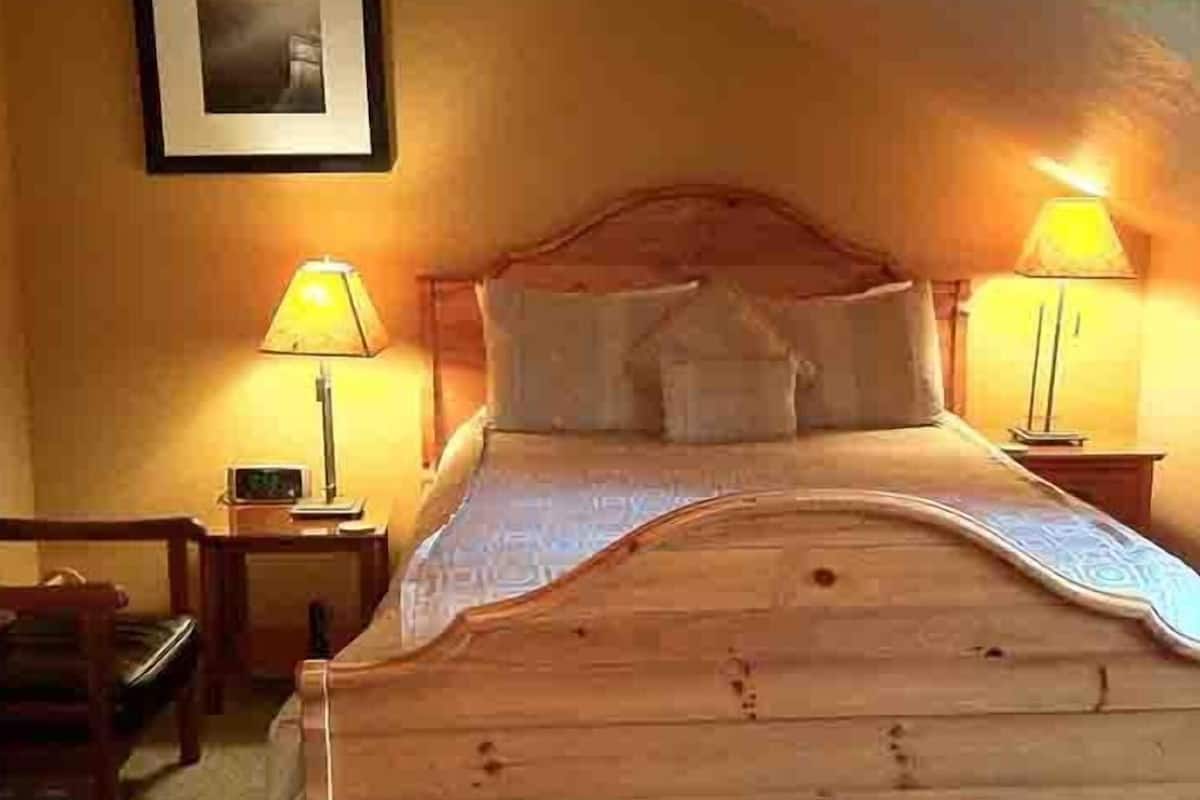 Standard Double Room, Ensuite, Mountain View (Dream Weaver Guest Room) | Individually decorated, individually furnished, rollaway beds, free WiFi