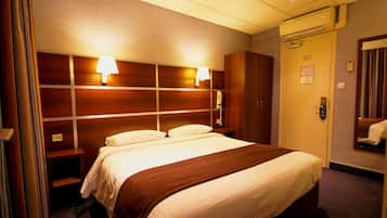 Superior tweepersoonskamer | Een kluis op de kamer, geluiddichte muren, een strijkplank/strijkijzer