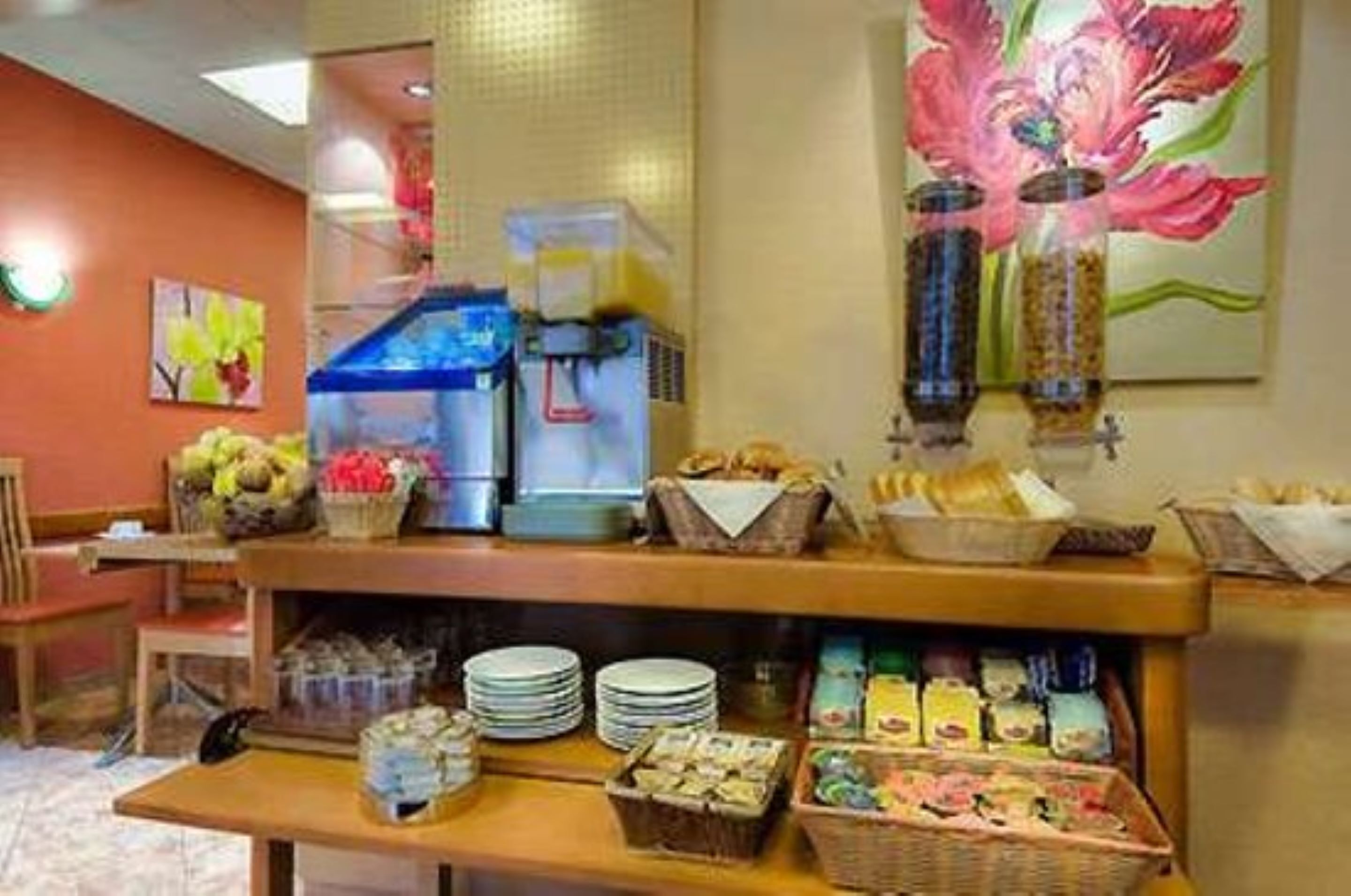 Tägliches kontinentales Frühstück (12 EUR pro Person)