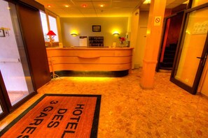 Reception - Hôtel des Trois Gares (Paris)