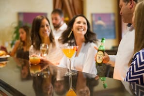 Bar (on property) - Carriage House Hotel (Lafayette)