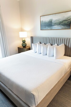 Premium bedding, in-room safe, desk, laptop workspace