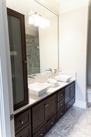 Suite, 2 Bedrooms | Bathroom