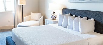 Carriage House Hotel