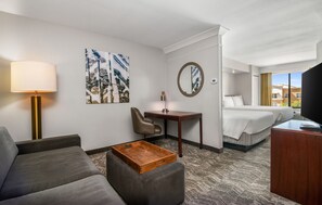 Premium bedding, desk, laptop workspace, blackout curtains - Springhill Suites Phoenix Glendale Sports & Entertainment District (Glendale)