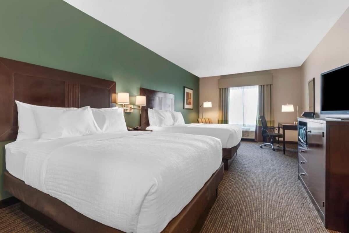 Surmatelas, coffres-forts dans les chambres, bureau