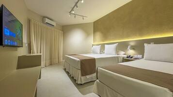 Quarto premier, várias camas, para não fumantes | 1 quarto, frigobar, cofres nos quartos, escrivaninha