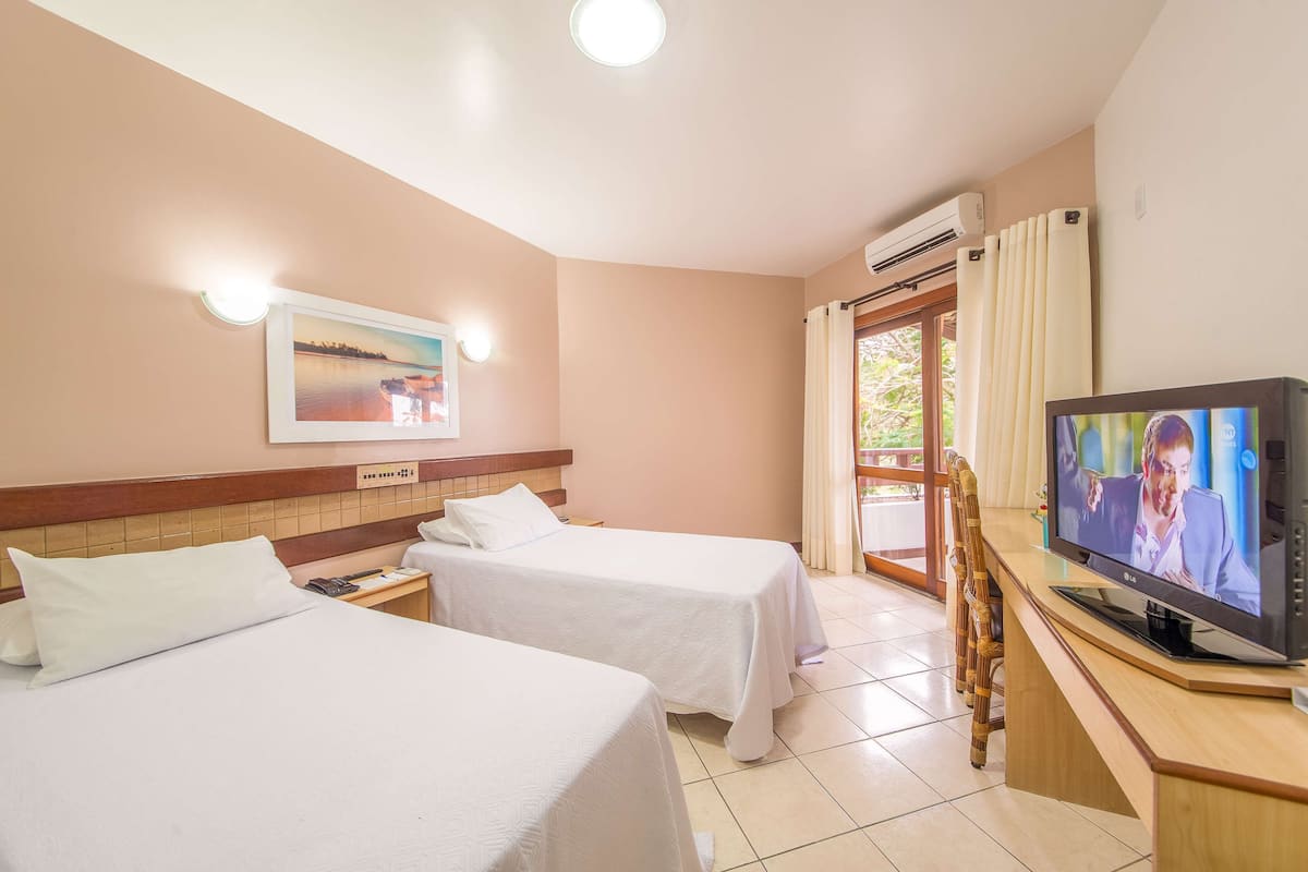 Minibar, két bảo mật tại phòng, bàn 