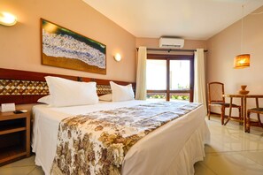 Minibar, safe på rommet, skrivebord og skrivebord for bærbar PC