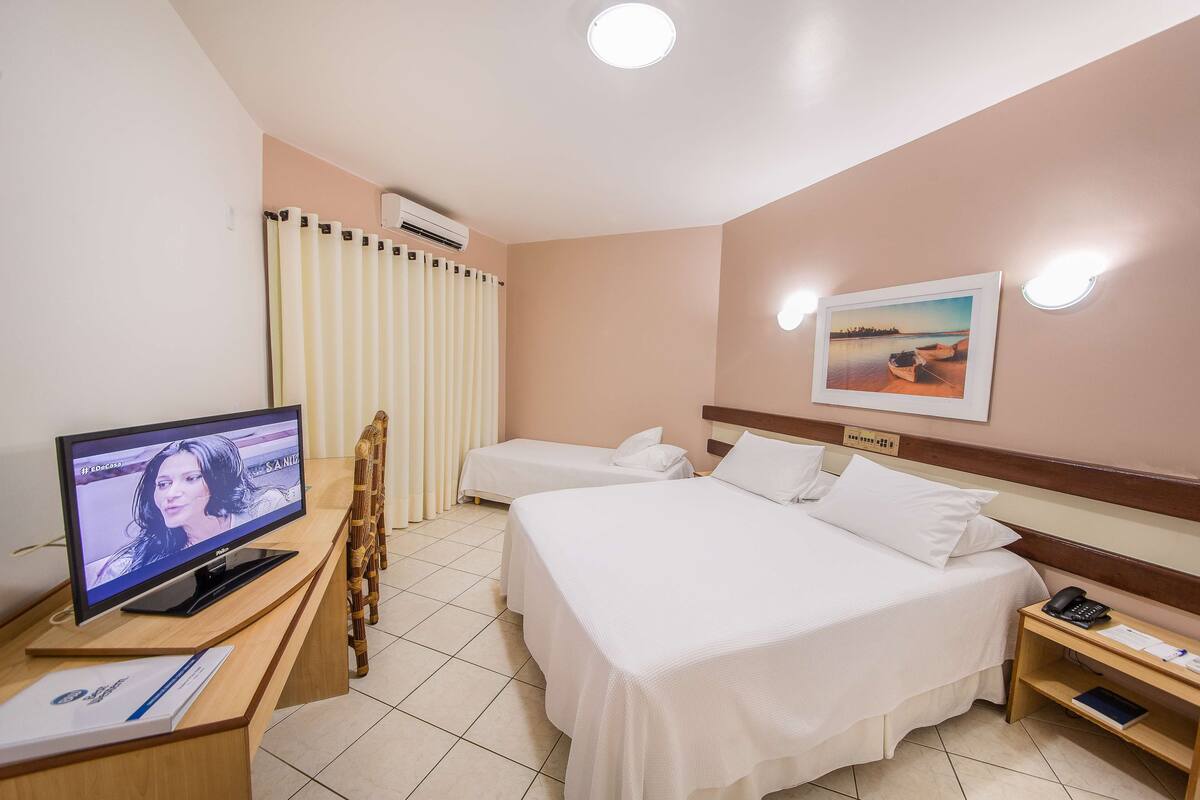 Phòng Tiêu chuẩn, nhiều giường, không hút thuốc | Minibar, két bảo mật tại phòng, bàn 