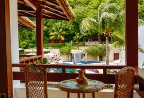 Minibar, in-room safe, desk, laptop workspace - Best Western Shalimar Praia Hotel (Porto Seguro)
