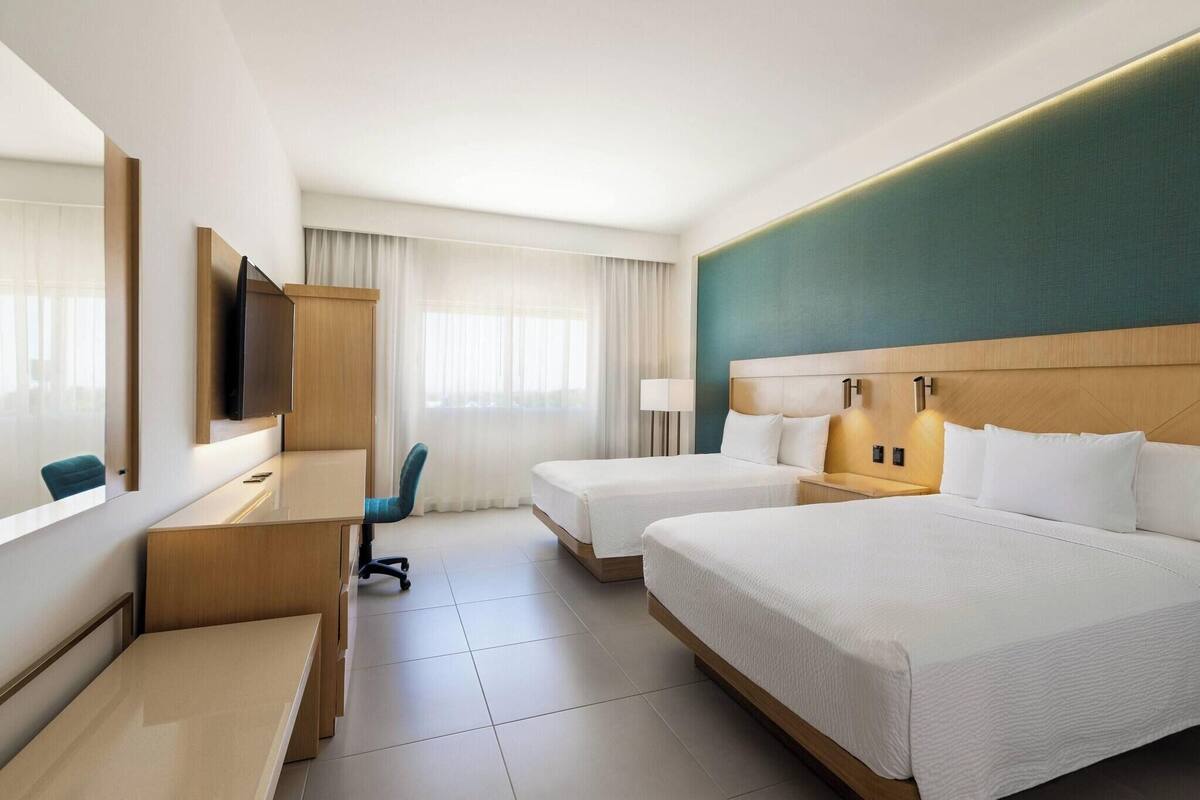 Roupas de cama premium, edredons de pluma, cofres nos quartos