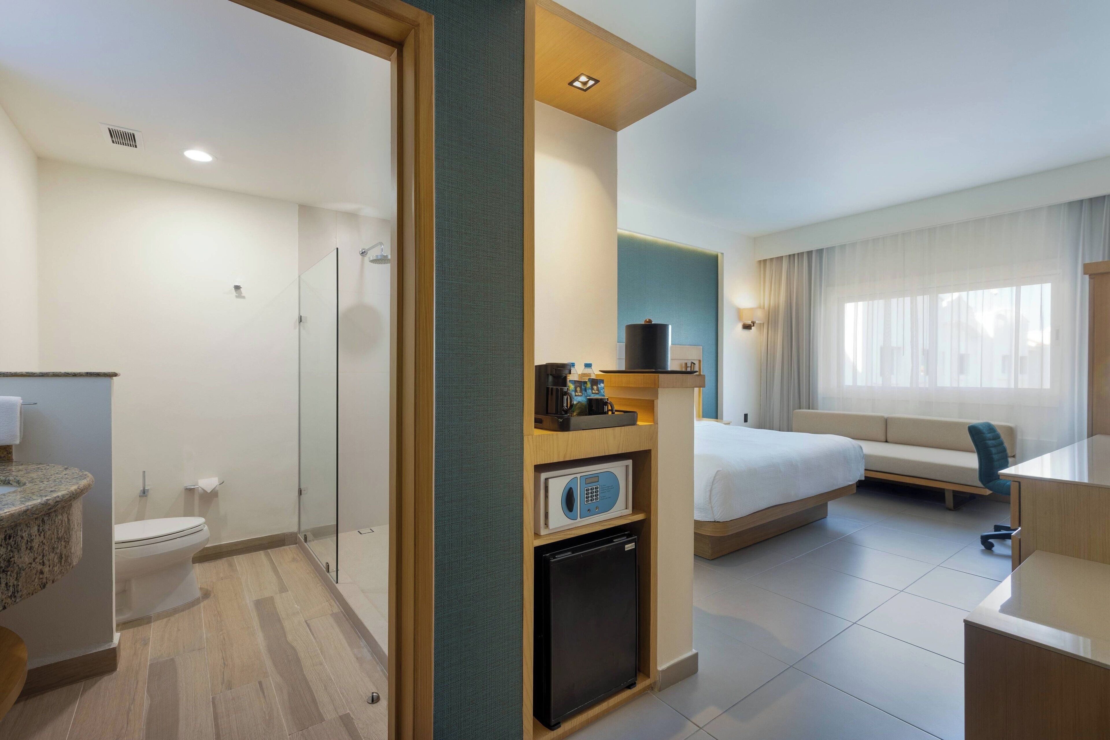 room, 1 king bed, non smoking | premium bedding, down duvets, in-room safe, desk