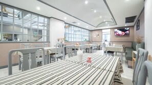 Café da manhã, almoço e jantar