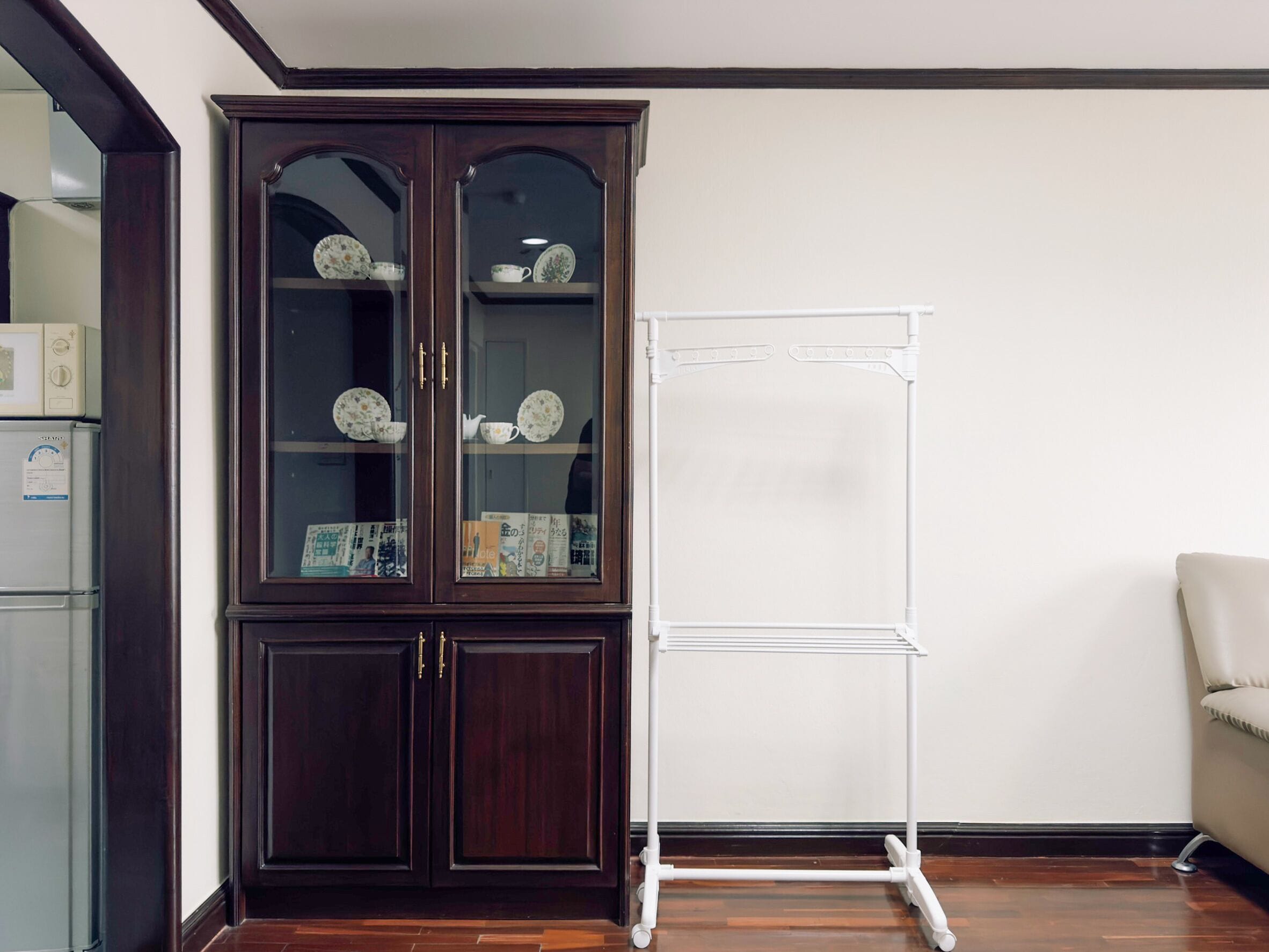 business room | living area | 32-inch lcd tv with digital channels, tv