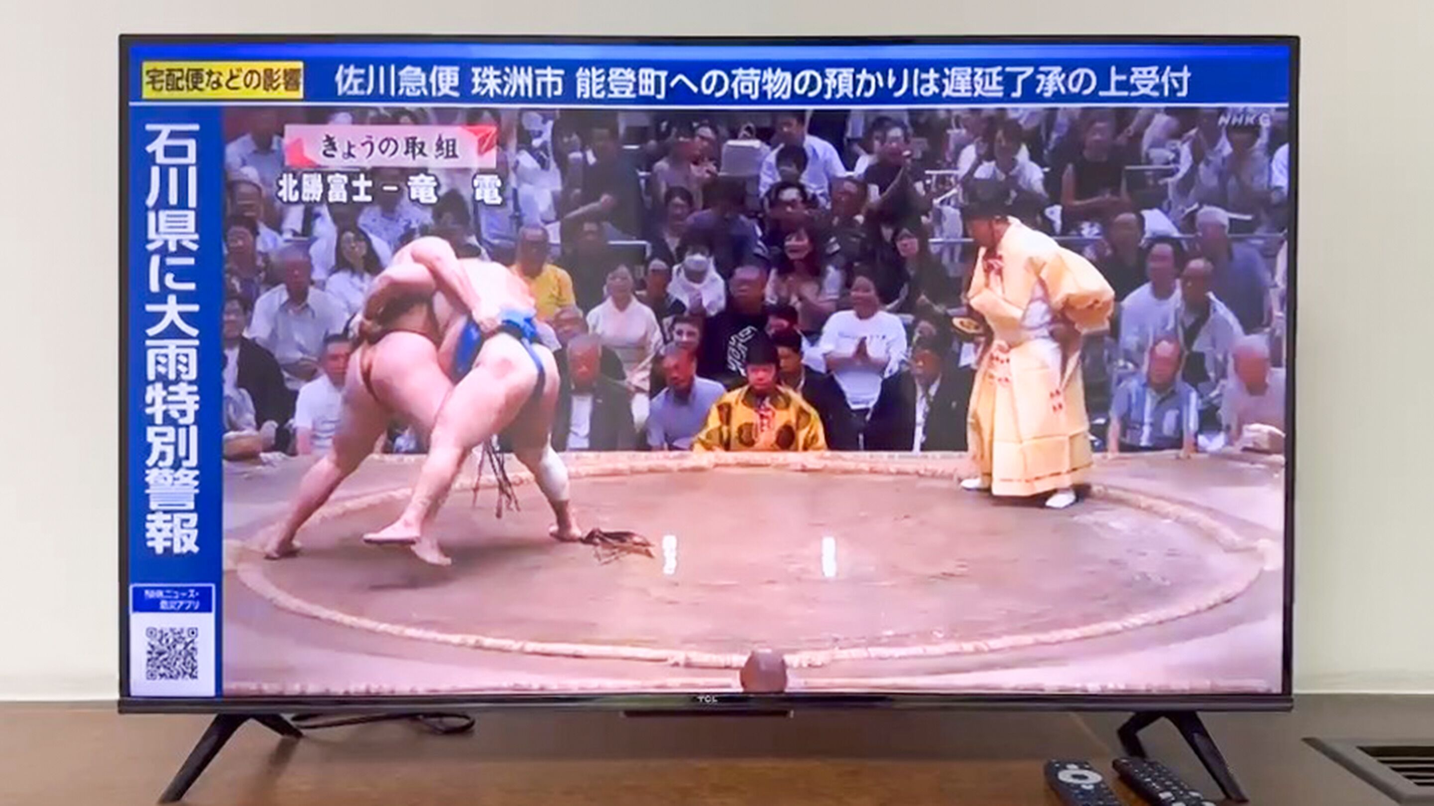 business room | living area | 32-inch lcd tv with digital channels, tv