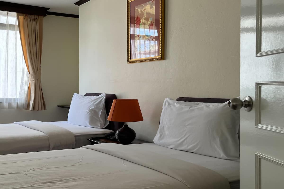Executive-Suite, 2 Einzelbetten, Nichtraucher, Stadtblick | 1 Schlafzimmer, Zimmersafe, individuell dekoriert