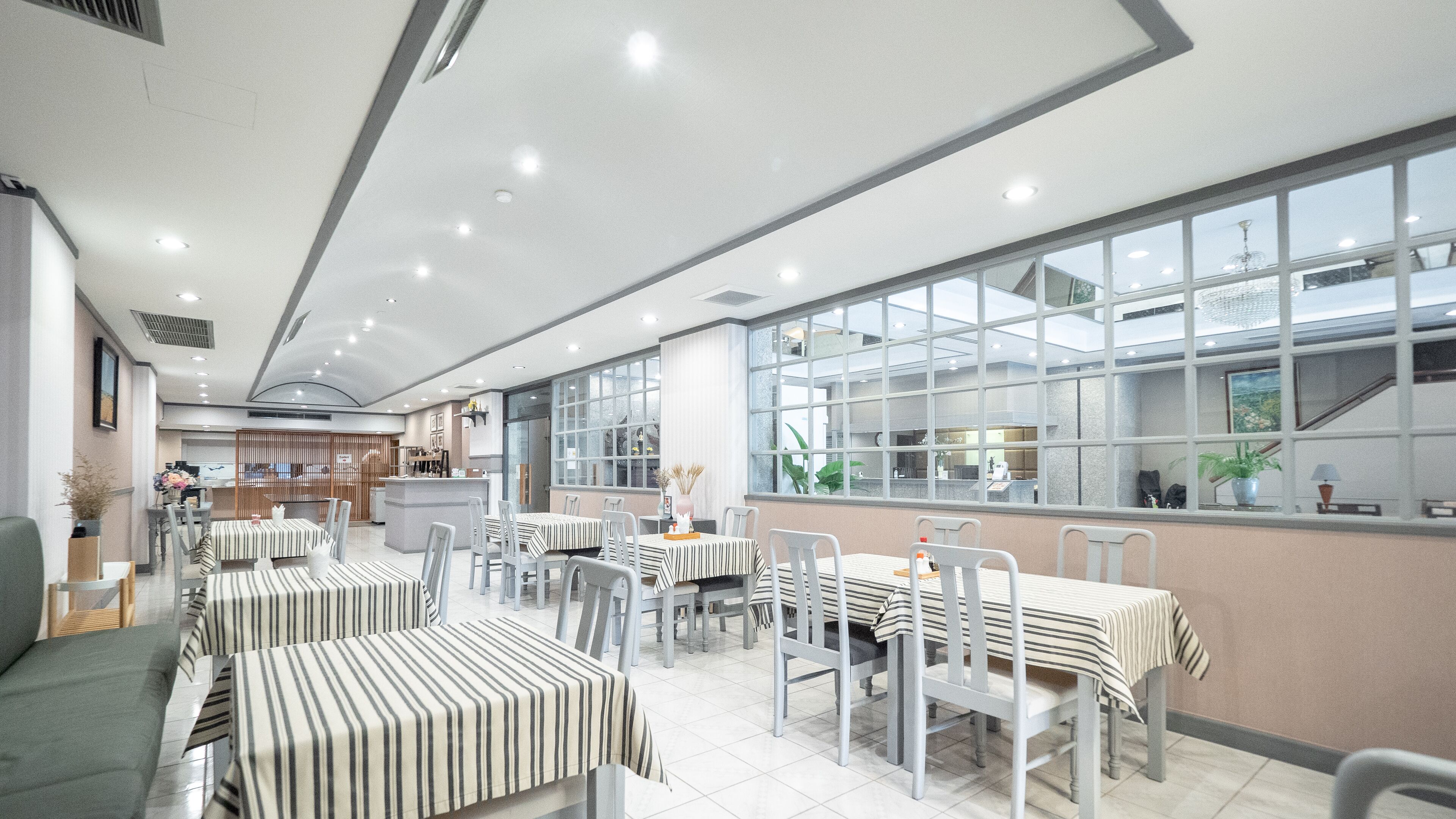 breakfast, lunch and dinner served