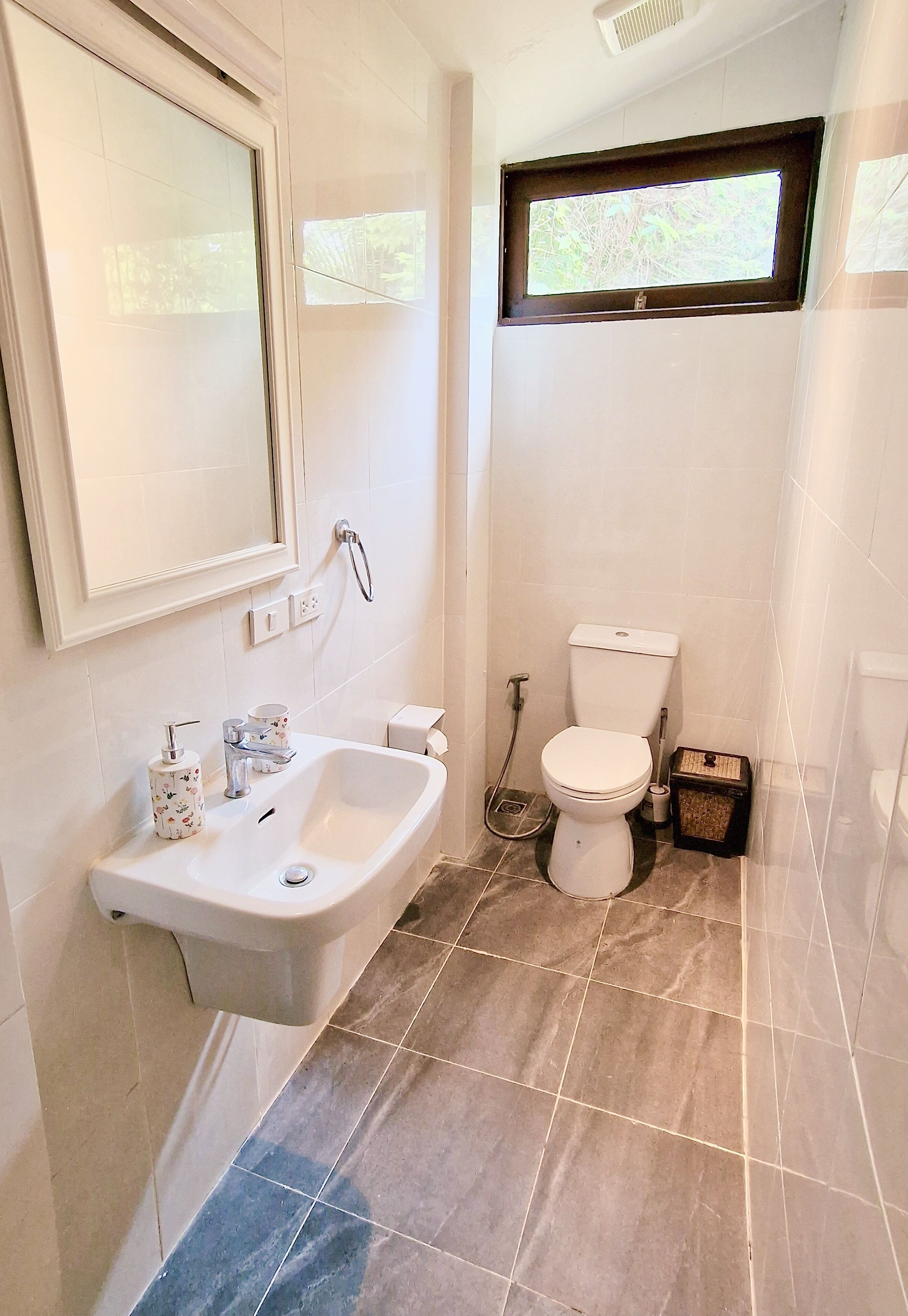 bungalow with garden view | bathroom | hair dryer, towels, soap, shampoo