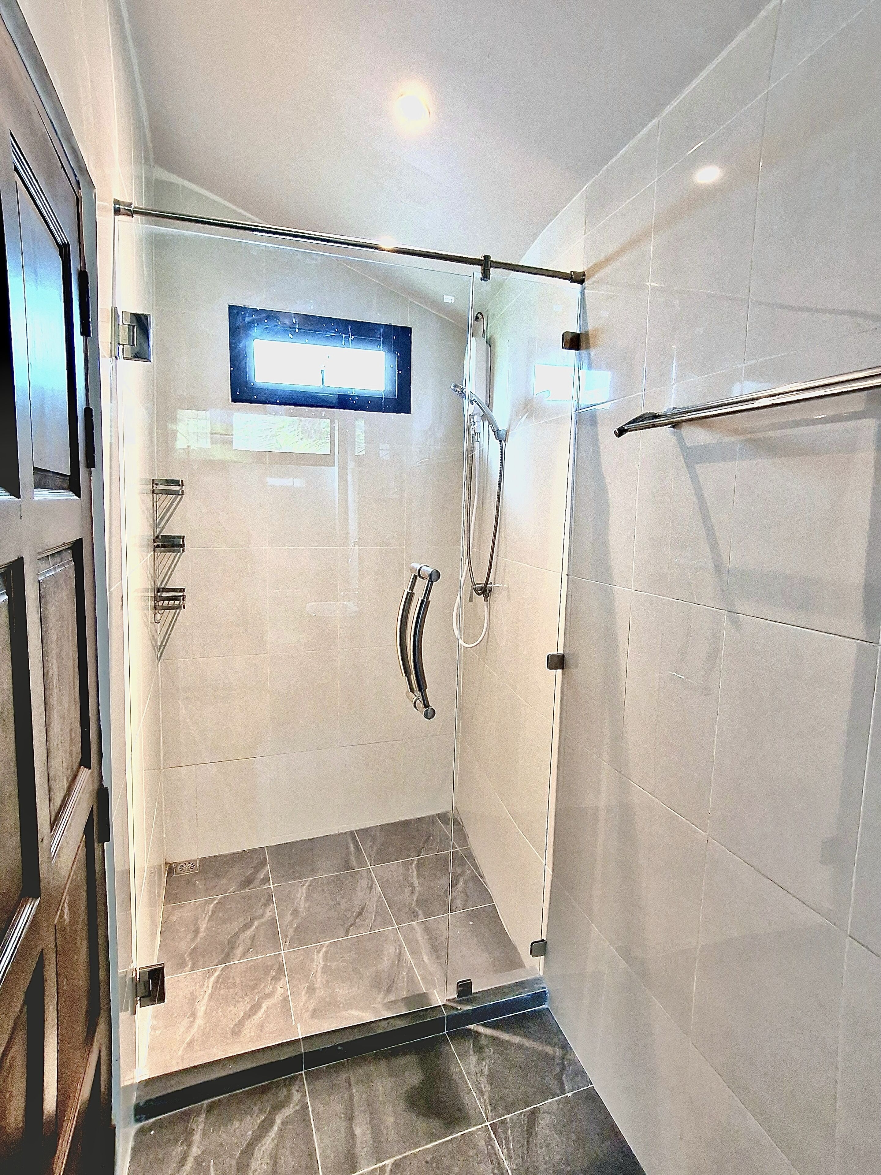 bungalow with garden view | bathroom | hair dryer, towels, soap, shampoo