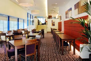 供应晚餐，国际美食