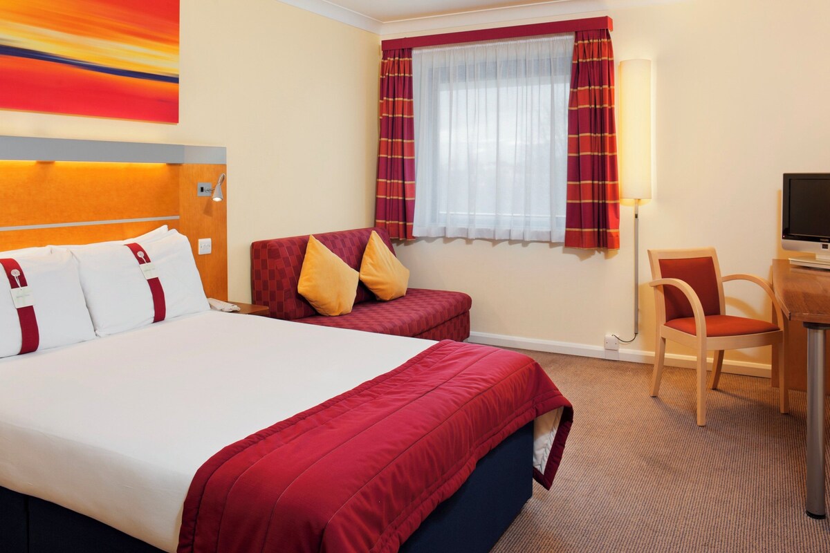 Standard Room, 1 Double Bed | Premium bedding, in-room safe, desk, laptop workspace