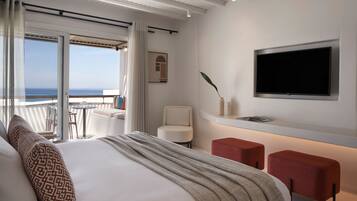 Hypo-allergenic bedding available, minibar, in-room safe