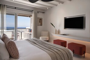 Hypo-allergenic bedding, minibar, in-room safe, iron/ironing board