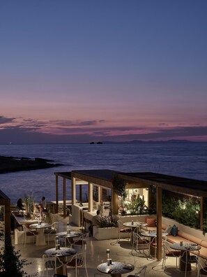 Breakfast, lunch, dinner served; Mediterranean cuisine, sea views  - Andronis Minois (Paros)