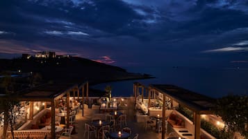 Aperto a colazione e pranzo, cucina mediterranea, con vista sul mare