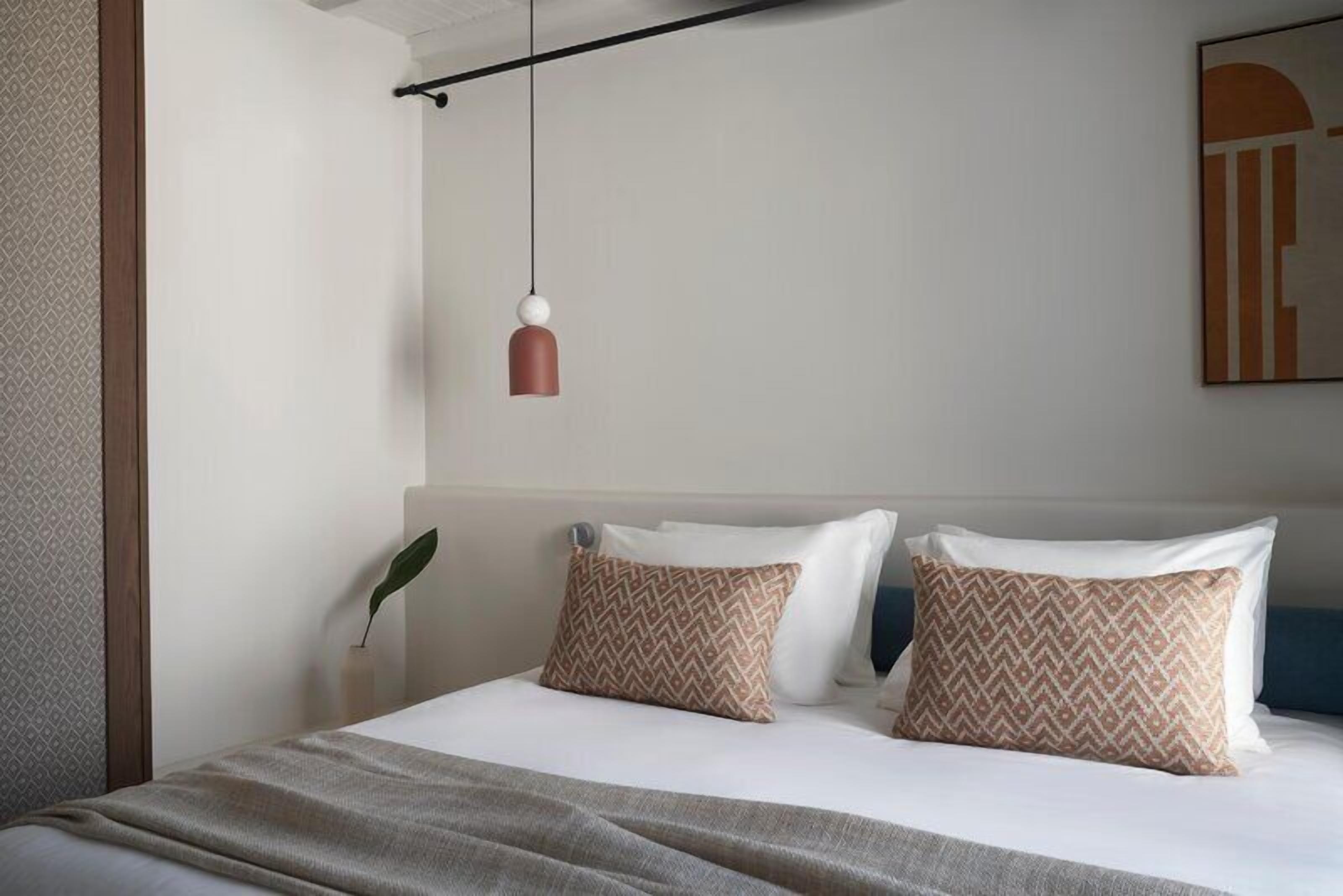 Hypo-allergenic bedding available, minibar, in-room safe