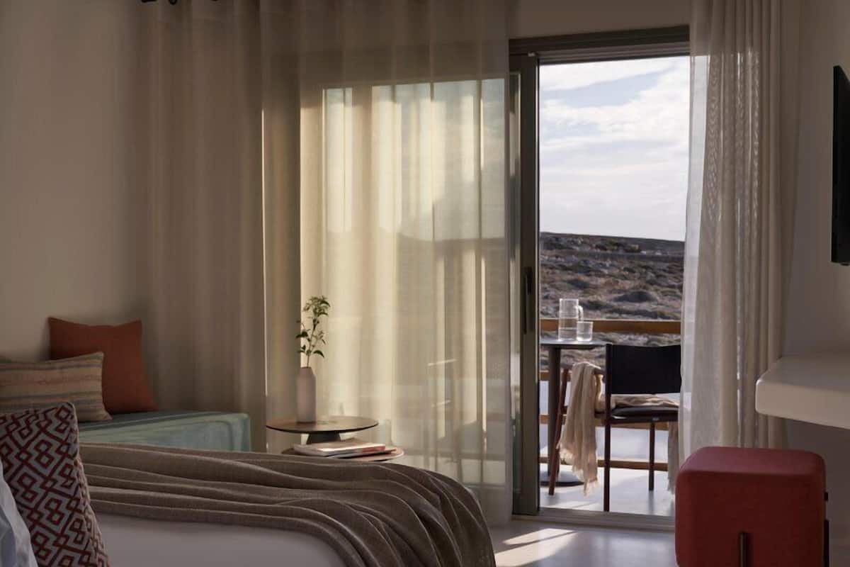 Pure Suite | Hypo-allergenic bedding available, minibar, in-room safe