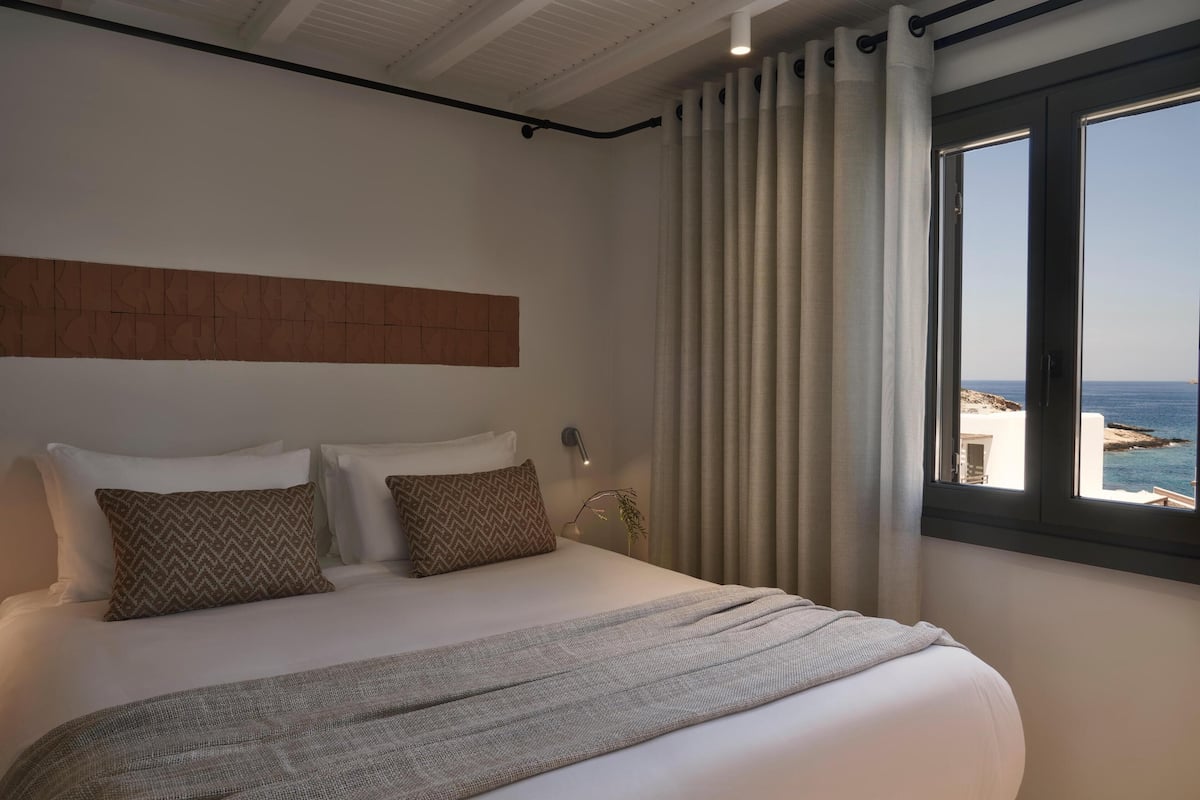 1 bedroom, hypo-allergenic bedding, minibar, in-room safe