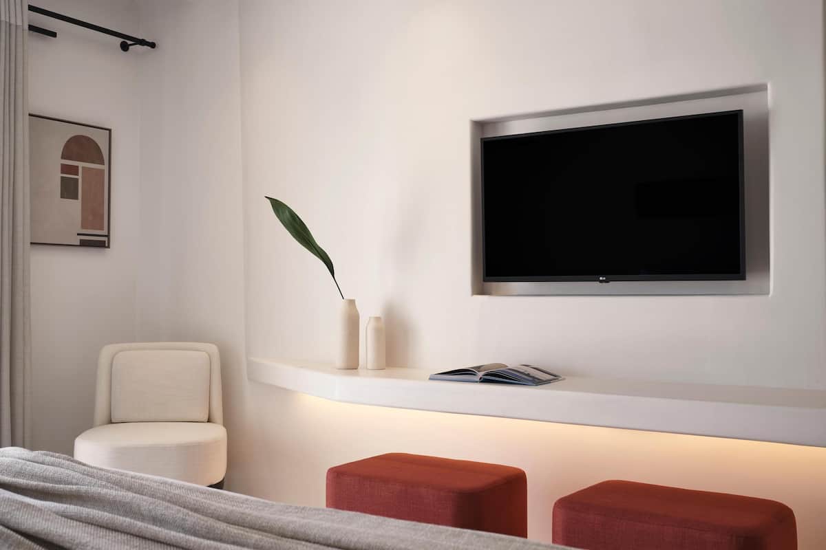 Pure Suite | 1 bedroom, hypo-allergenic bedding, minibar, in-room safe