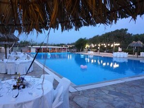Outdoor banquet area - Surfing Beach Village (Paros)